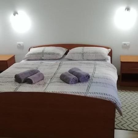 Apartman Luce Оточац Экстерьер фото