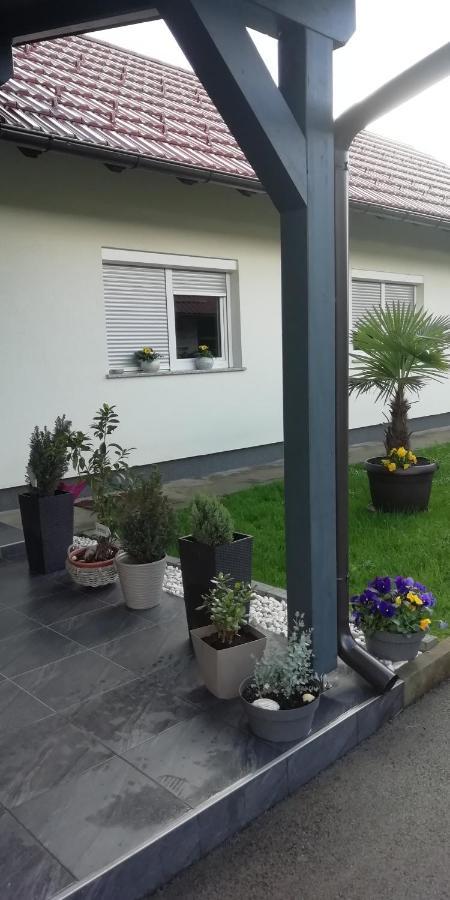 Apartman Luce Оточац Экстерьер фото